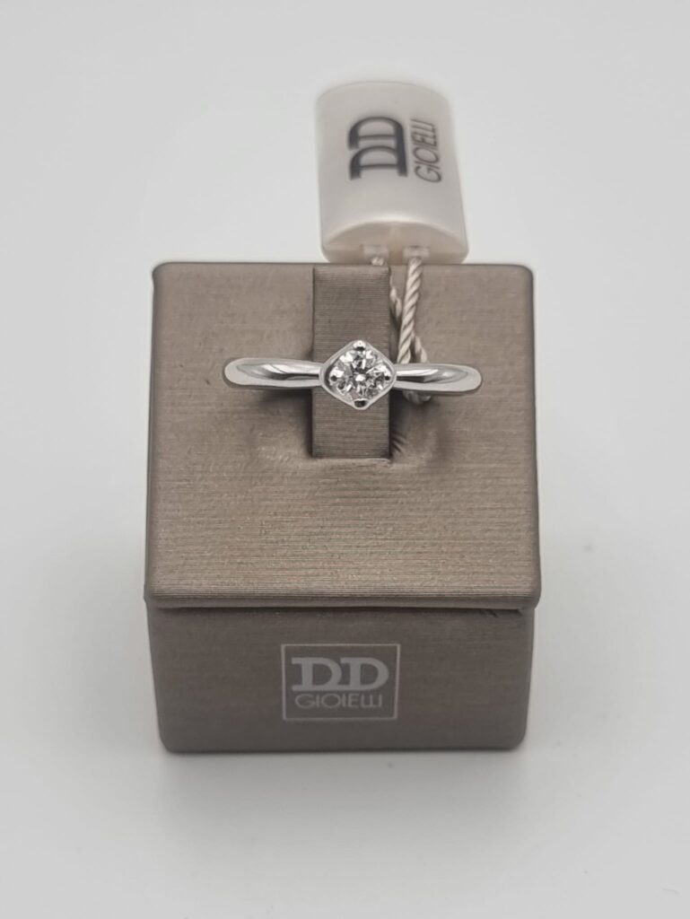 Gioielleria De Santis DAVITE & DELUCCHI Solitario in oro bianco 18Kt. con Diamante Kt. 0,25