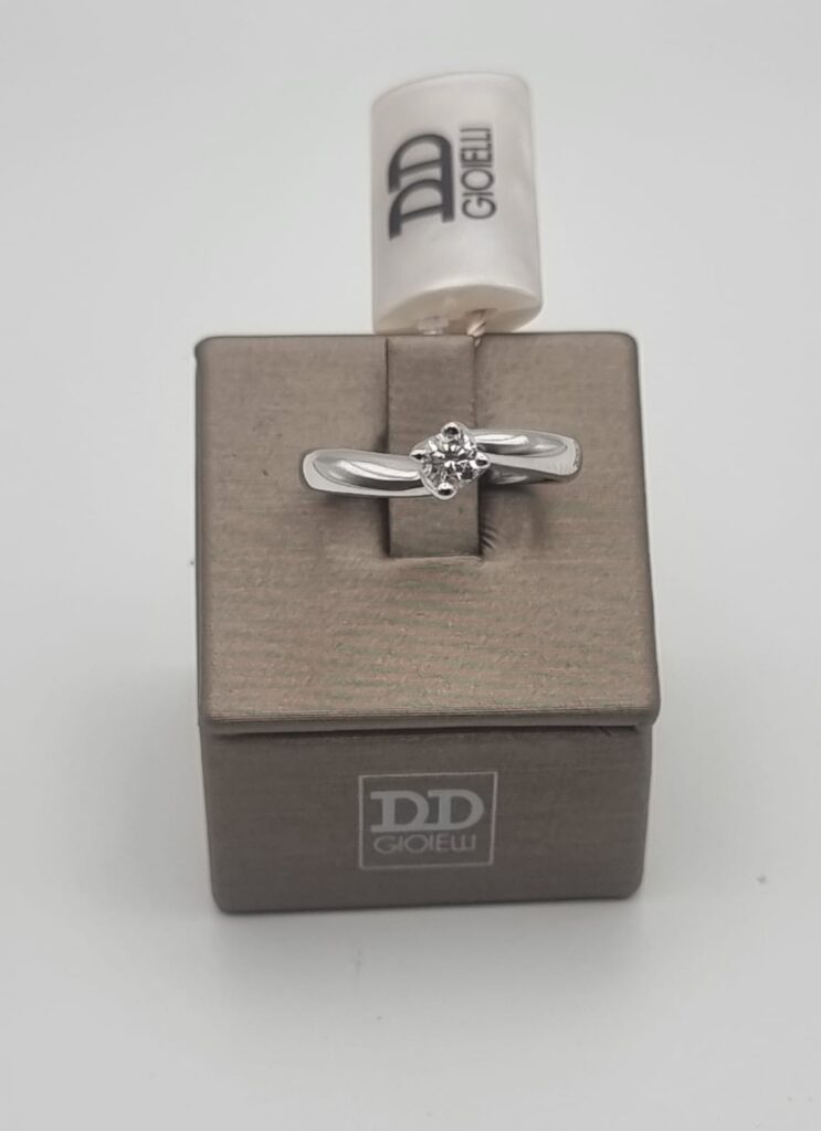 Gioielleria De Santis DAVITE & DELUCCHI Solitario in oro bianco 18Kt. con Diamante Kt. 0,20