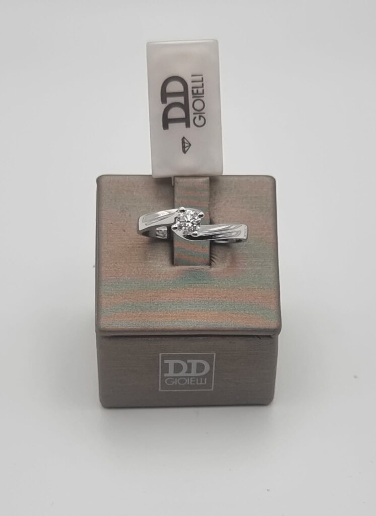 Gioielleria De Santis DAVITE & DELUCCHI Solitario in oro bianco 18Kt. con Diamante Kt. 0,30