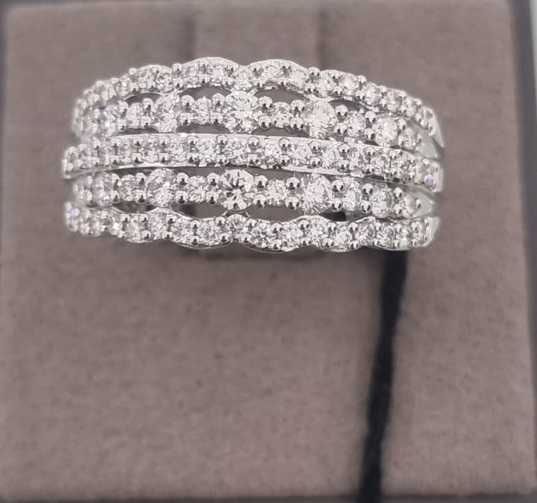 Gioielleria De Santis GIORGIO VISCONTI  Anello Oro Bianco e Brillanti Pavé | Eleganza e Luminosità