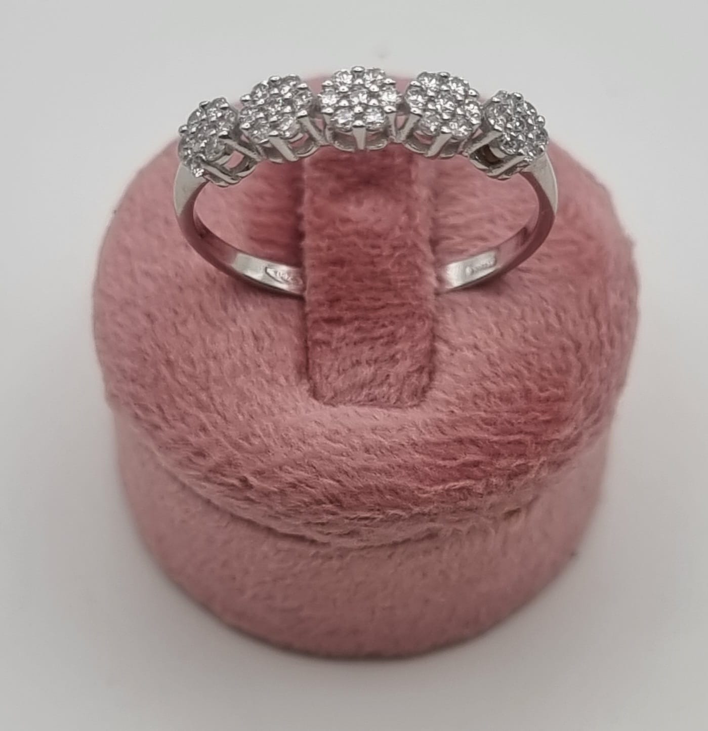 Gioielleria De Santis Fedina a Cinque Castoni Fantasia Donna in Oro Bianco 750 con Zirconi – Misura 14