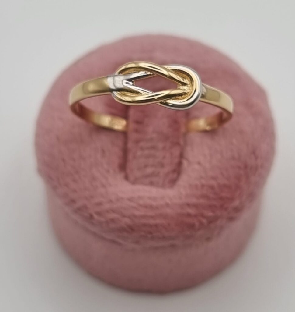 Gioielleria De Santis Anello da donna in oro bianco e giallo 750 con nodo d’amore