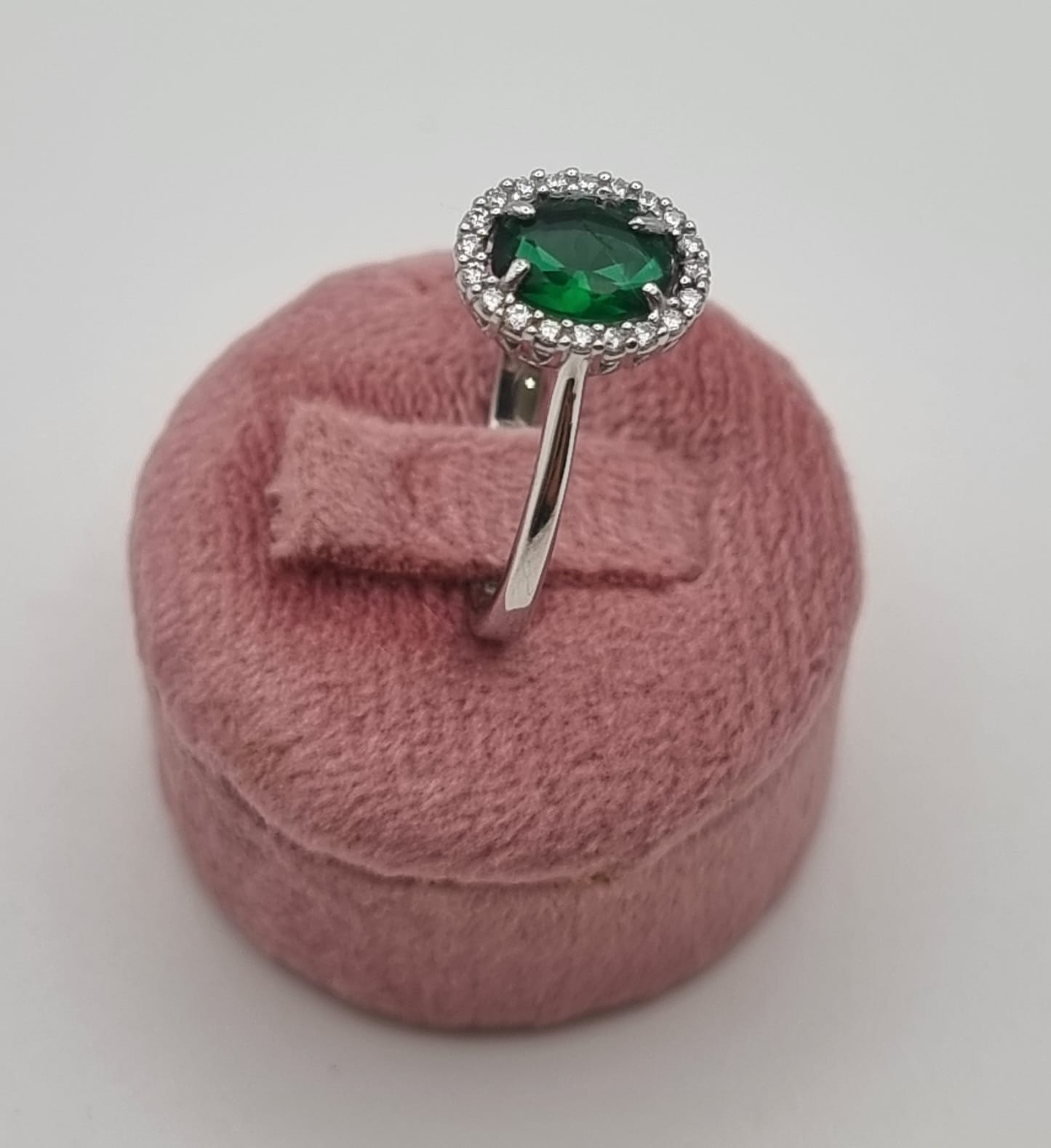 Anello da donna in oro bianco con zirconi VERDE - immagine 3