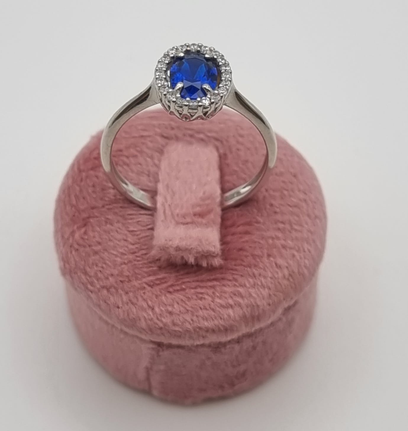 Anello da donna in oro bianco con zirconi BLU - immagine 2